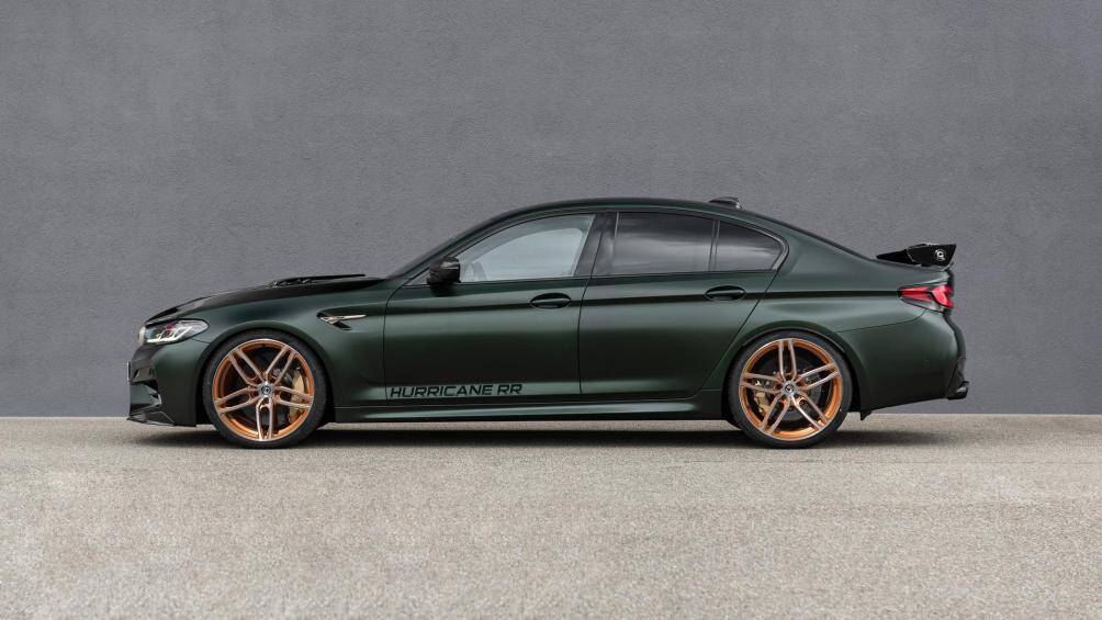 Các chi tiết được nâng cấp bao gồm phần mui xe Venturi RR/RS với phần hốc gió được tích hợp