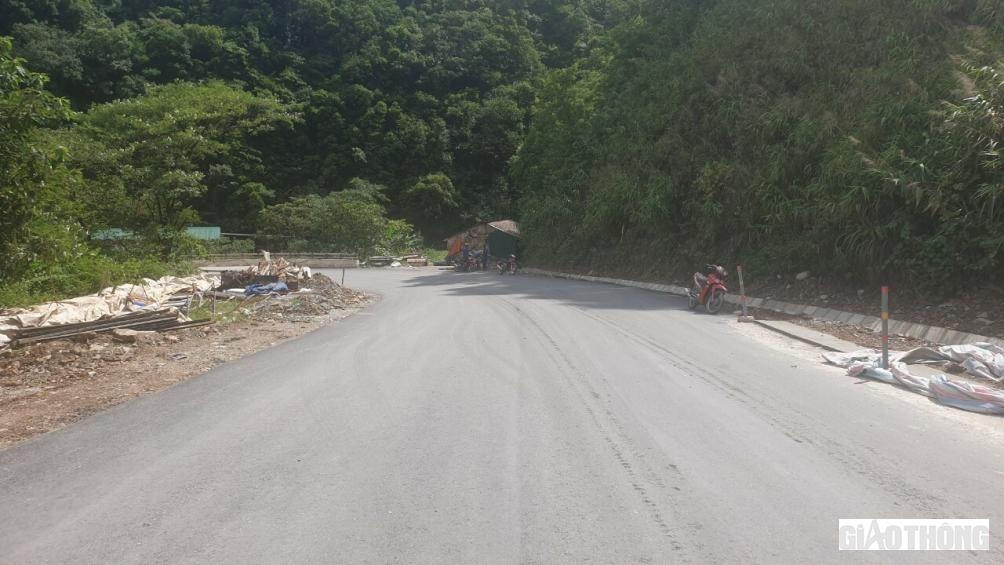 Hơn 1.5km đường v&agrave; 4 đơn nguy&ecirc;n tường chắn của c&ocirc;ng ty Cầu đường I H&agrave; Tĩnh đ&atilde; l&agrave;m đạt 77% khối lượng, cố gắng ho&agrave;n th&agrave;nh trước ng&agrave;y 31/12.