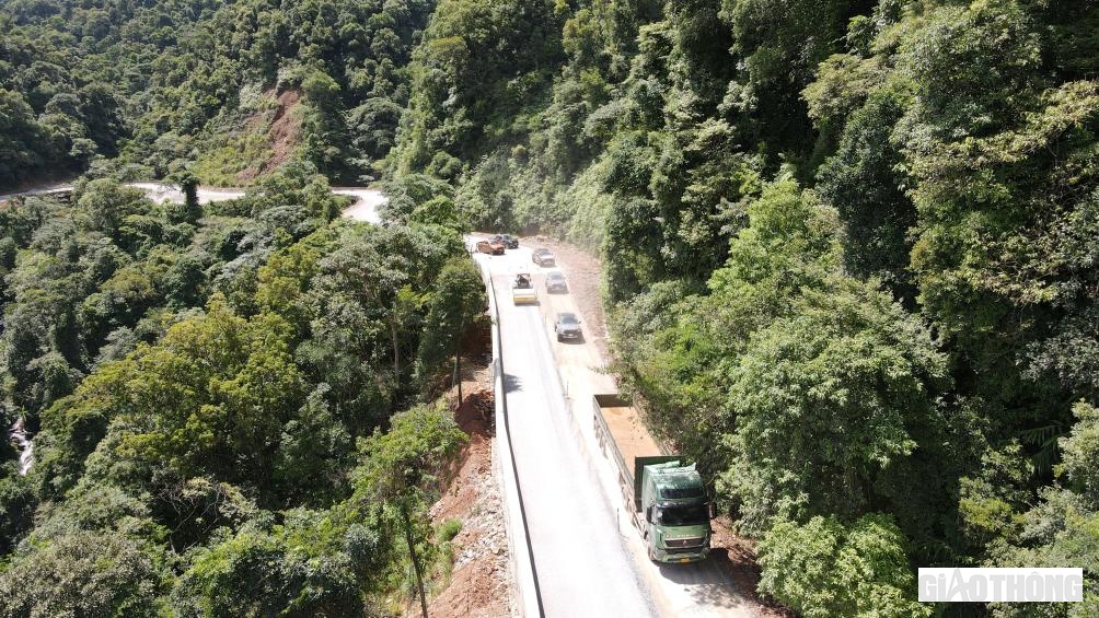 Với những người l&agrave;m giao th&ocirc;ng, những đo&agrave;n xe qua lại &ecirc;m thuận, an to&agrave;n l&agrave; niềm vui, động lực gi&uacute;p họ vượt l&ecirc;n kh&oacute; khăn ho&agrave;n th&agrave;nh tốt nhiệm vụ.