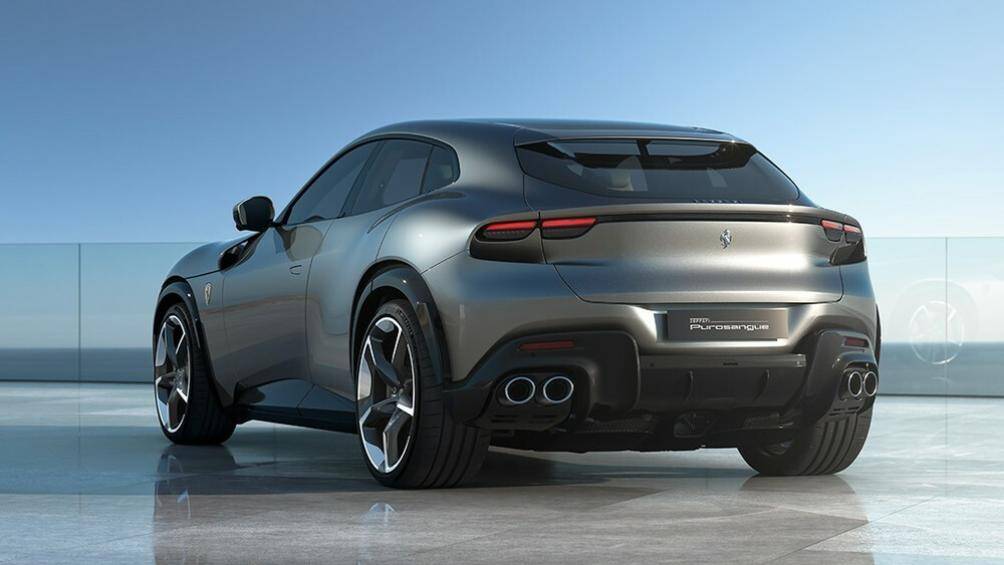 Luồng gió được điều chỉnh qua hốc đèn pha đi ra lỗ gió bên hông, tiếp đến là 2 hốc gió phía trước giúp sức nóng của phanh đẩy ra sau