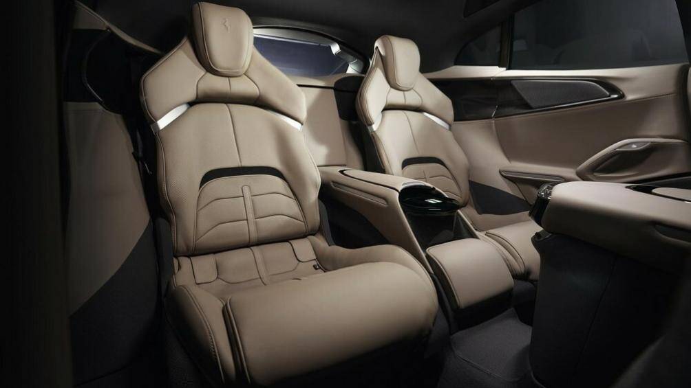 Tính nhanh giá về Việt Nam của Ferrari Purosangue 2023 phải trên 36 tỷ đồng