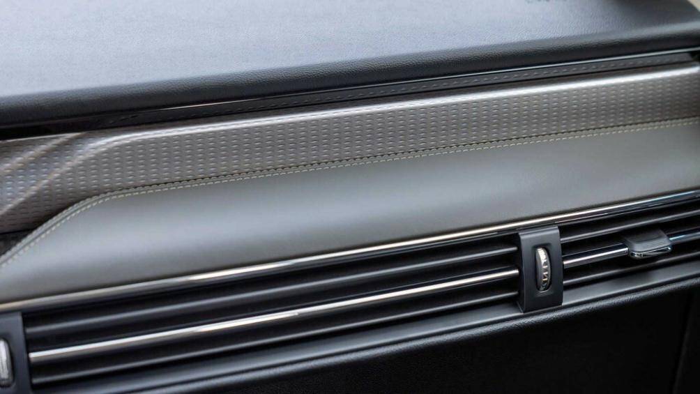 Các công nghệ an toàn trên xe như hỗ trợ chuyển làn rảnh tay, Hỗ trợ giám sát điểm mù, Hỗ trợ chủ động giới hạn tốc độ được cải tiến