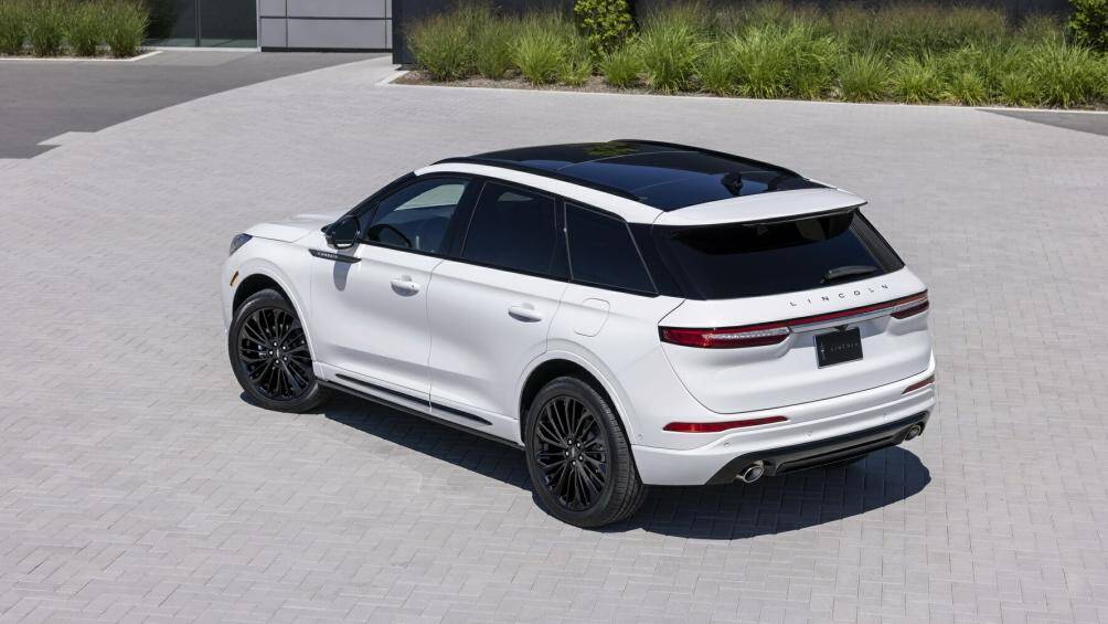 Corsair 2023 có diện mạo mới ấn tượng hơn, màn hình thông tin giải trí lớn hơn và hệ thống hỗ trợ lái tiên tiến