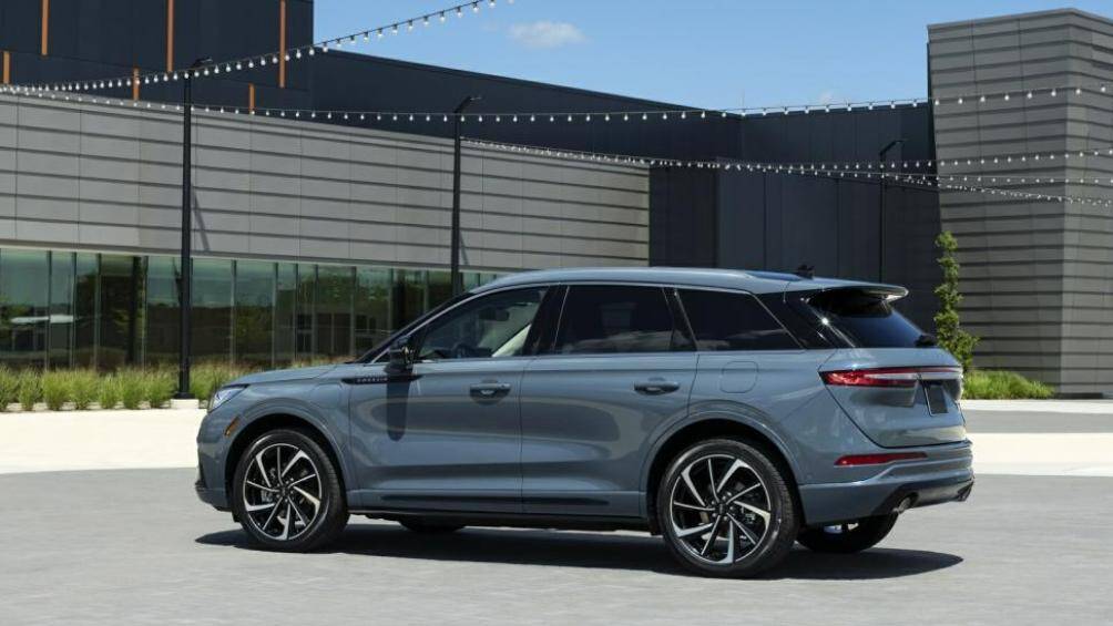 Lincoln Corsair 2023 sẽ cóp 3 phiên bản Tiêu chuẩn, Reverse và Grand Touring tại Mỹ với mức giá dao động từ 38.690 - 53.385 USD