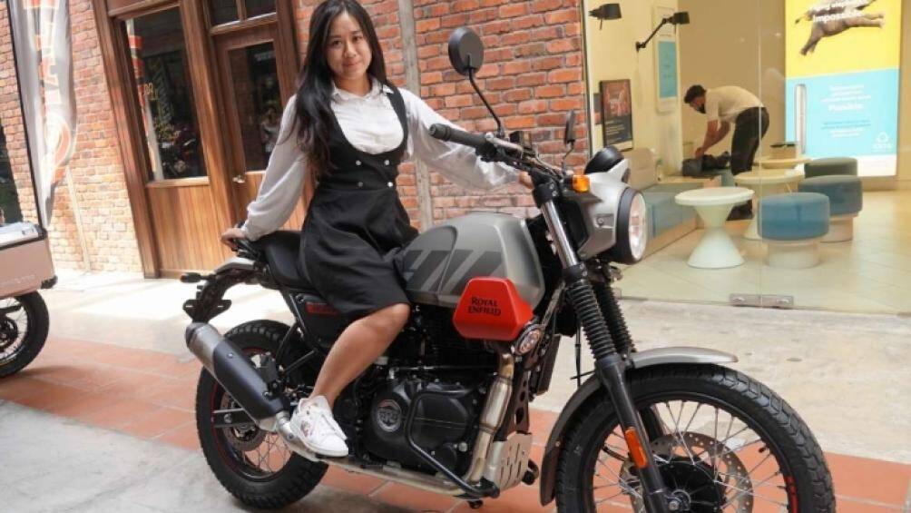 Phanh xe gồm phanh đĩa đơn phía trước cỡ 300 mm với 2 điểm nén piston, còn phanh đĩa đơn phía sau, hệ thống ABS kênh đôi