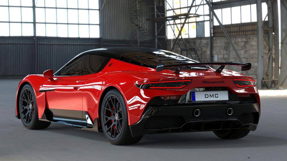 DMC cũng đã trang bị cho xe các phần líp ốp thân xe mới cho siêu xe Ý và trang bị cho xe một bộ khuếch tán phía sau bằng sợi carbon