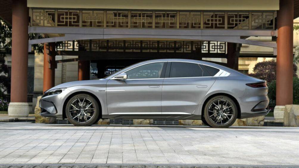 10. BYD Han (doanh số: 97 nghìn chiếc, chiếm 2,9% thị phần)