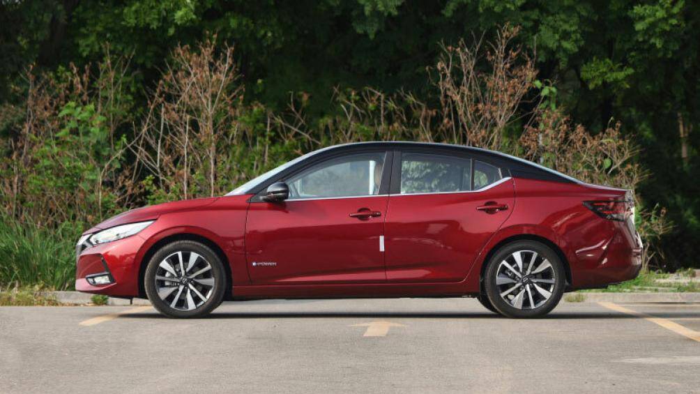 2. Nissan Sylphy (doanh số: 230 nghìn chiếc, chiếm 7,0% thị phần)