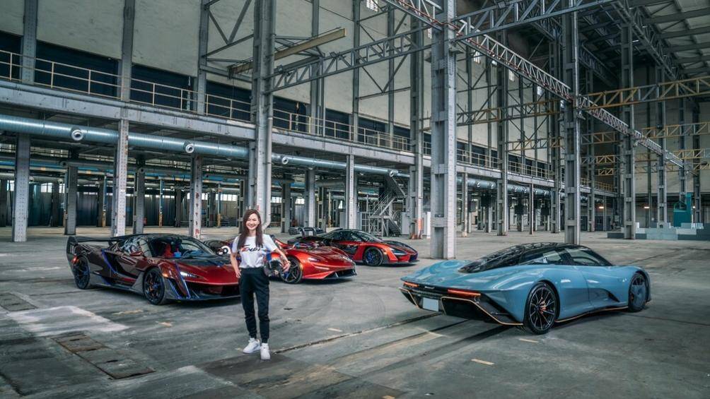 Không chỉ tài giỏi trong làm ăn, bà còn sở hữu một bộ sưu tập siêu xe đáng ngưỡng mộ