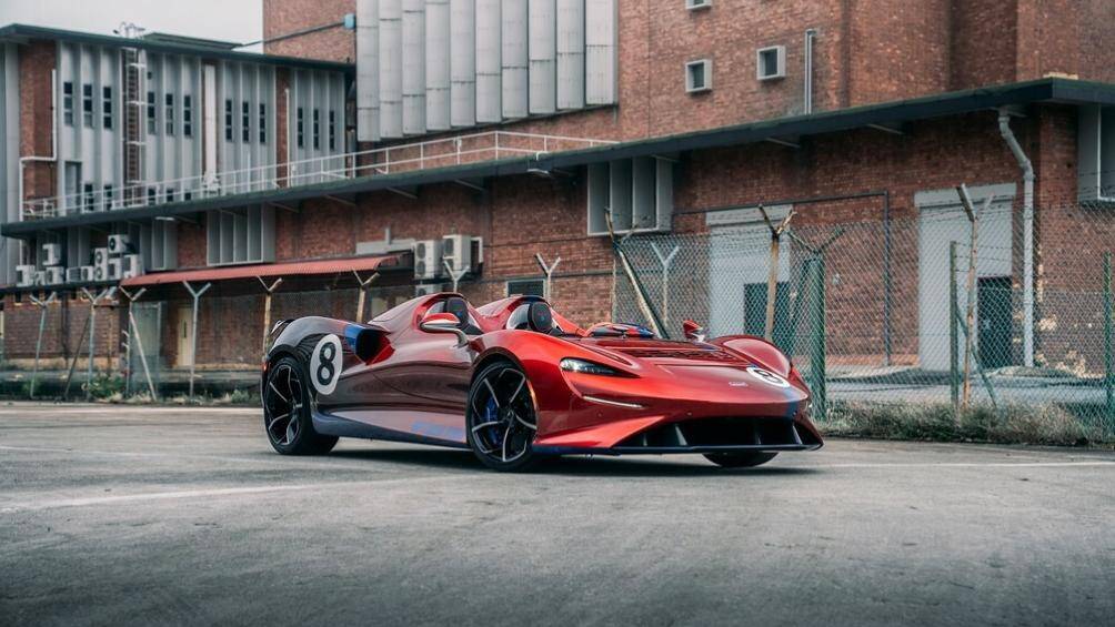 Trong số những chiếc siêu xe của nữ doanh nhân này, nổi bật nhất phải kể đến chiếc McLaren Sabre