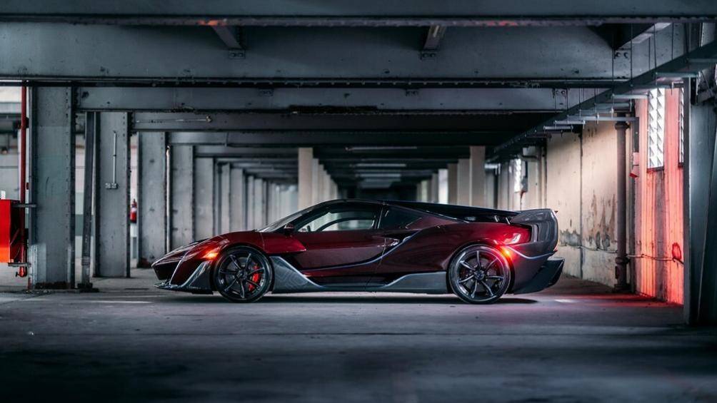 Được phát triển dựa trên Senna, Sabre là mẫu siêu xe 2 chỗ nhanh nhất của McLaren hiện nay với vận tốc tối đa lên đến 350 km/h