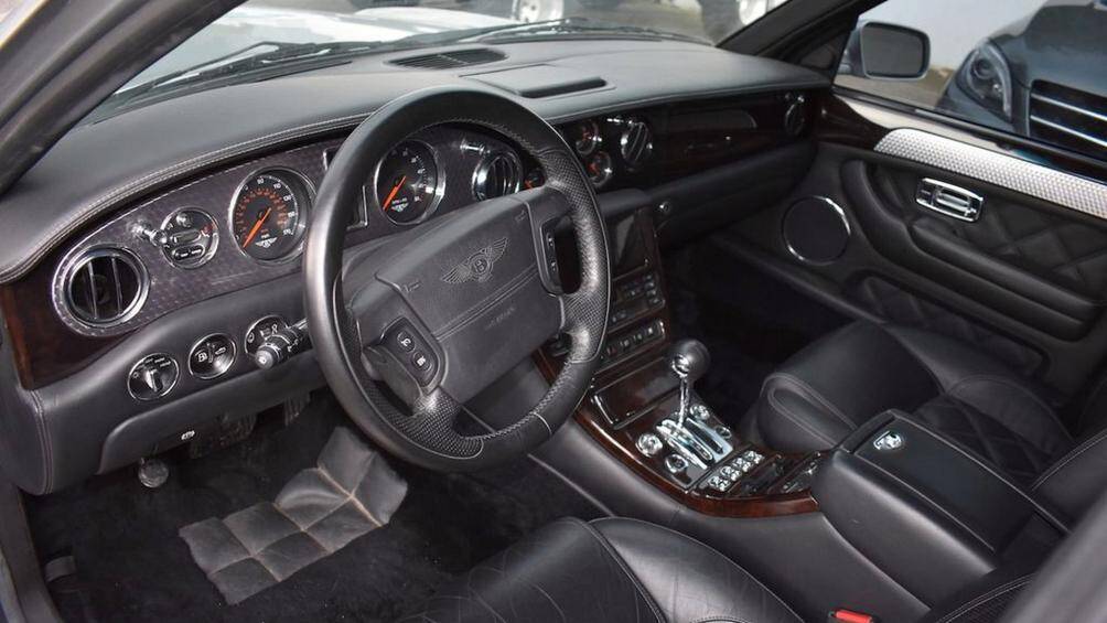 Nội thất xe được Pininfarina thực hiện theo yêu cầu có thêm hai cửa sổ trời và hàng ghế sau có tính năng gập phẳng