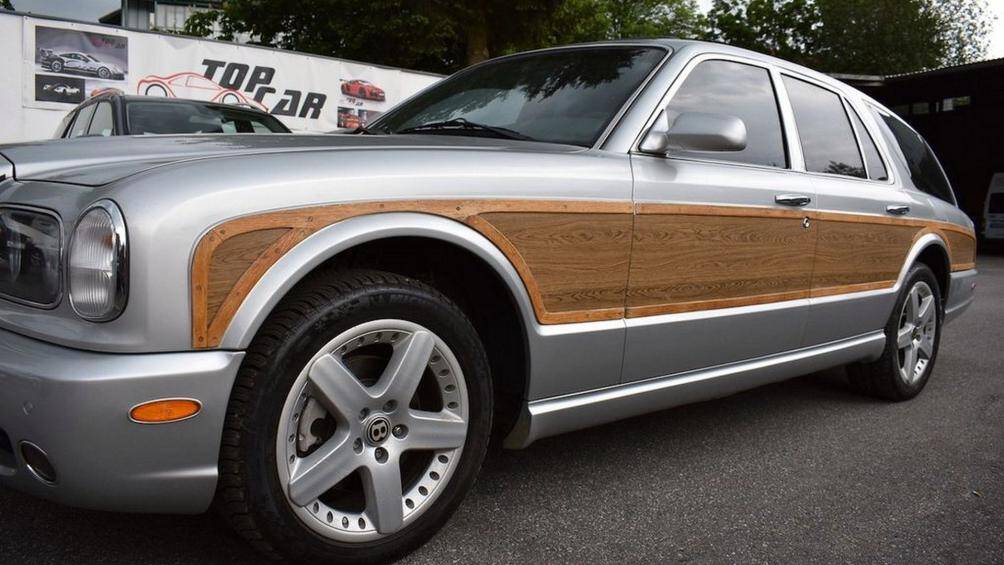 Công ty Genaddi Design đã thay đổi kết cấu xe, từ một chiếc xe sedan sang trọng nguyên bản thành một mẫu wagon