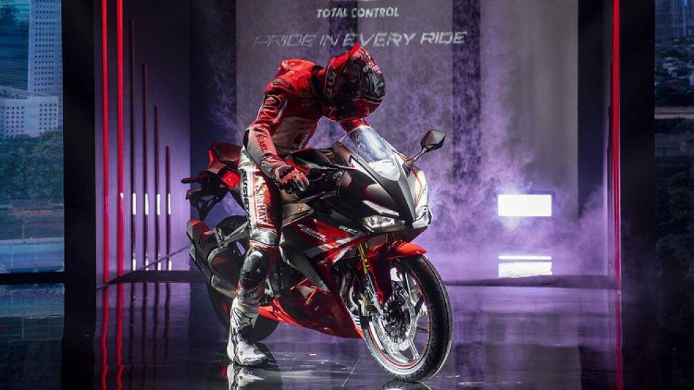 Bộ quây hai bên thân xe được điều chỉnh nhẹ với thiết kế góc cạnh và hầm hố hơn