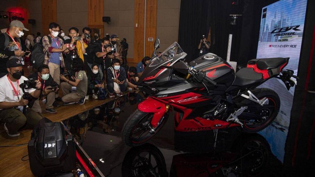 Theo đó, 2 phiên bản này được cải tiến ở nắp quy lát, trục cam và xéc măng nhằm tối ưu hóa công suất cũng như mô-men xoắn của động cơ