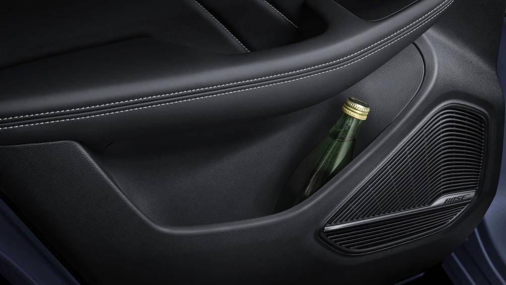 MG Marvel R Electric được bán tại châu Âu với mức giá khởi điểm 39.990 euro (gần 944 triệu đồng) cho phiên bản Comfort