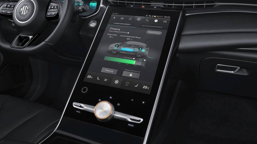 Phiên bản Luxury có giá bán 43.990 euro (gần 1,1 tỷ đồng), cuối cùng phiên bản Performance có giá từ 47.990 euro (1,13 tỷ đồng)