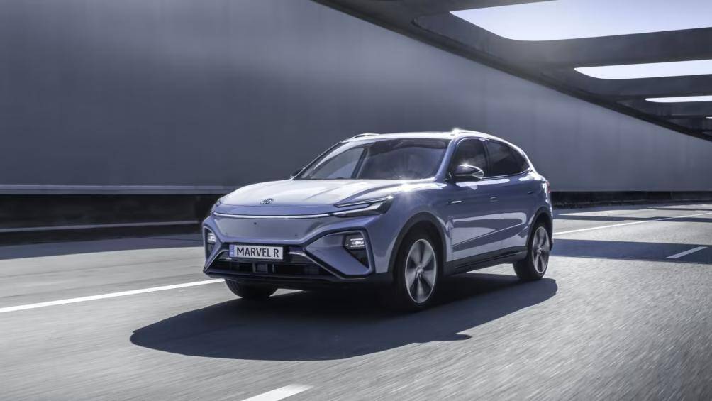 Phiên bản Performance được bổ sung thêm một mô-tơ điện cho trục trước