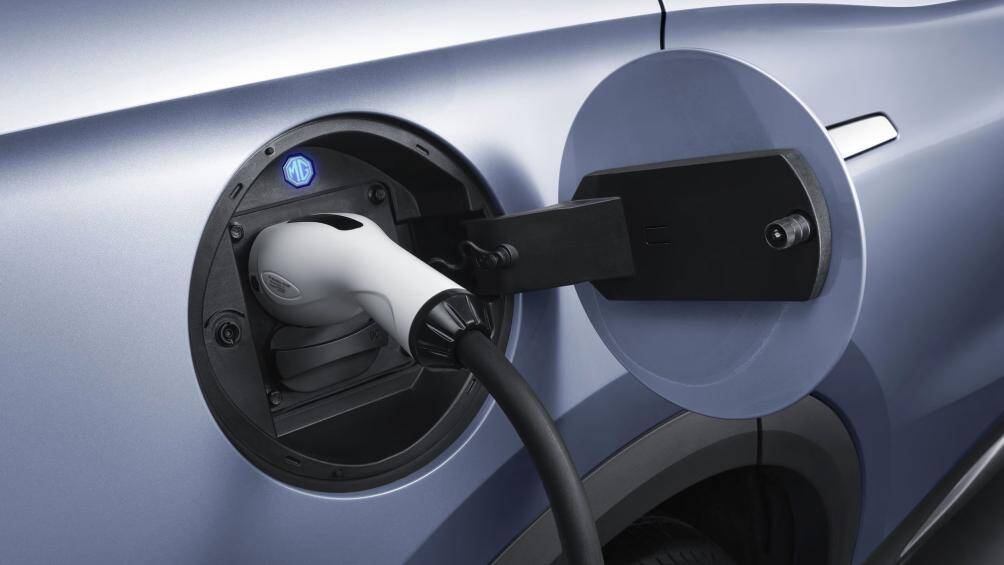 Tất cả các phiên bản MG Marvel R Electric đều trang bị pin 70 kWh. Hơn nữa, pin có thể được sạc tại trạm sạc nhanh (DC) với công suất lên đến 92 kW