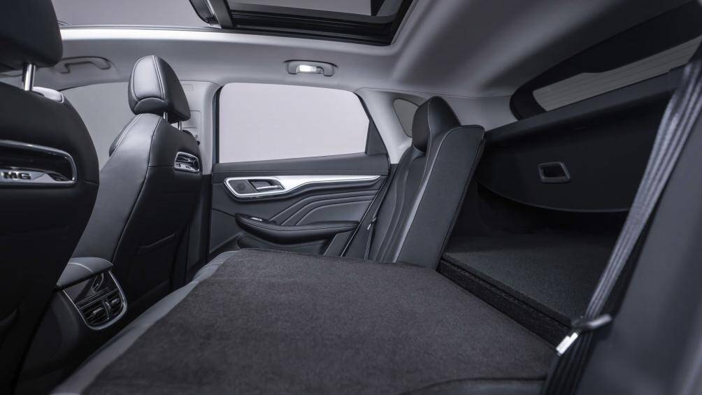 Bản Comfort và Luxury sản sinh công suất 177 mã lực và mô-men xoắn 410 Nm, cho phép chiếc xe tăng tốc từ 0 - 100 km/h trong 7,9 giây