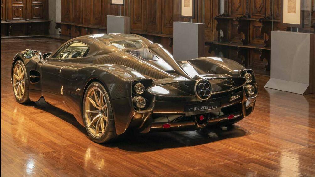 Xe chỉ sản xuất giới hạn 99 chiếc cùng mức giá 2,5 triệu USD. Không khó hiểu khi toàn bộ xe đều đã tìm thấy chủ nhân ngay từ khi còn trên bản vẽ