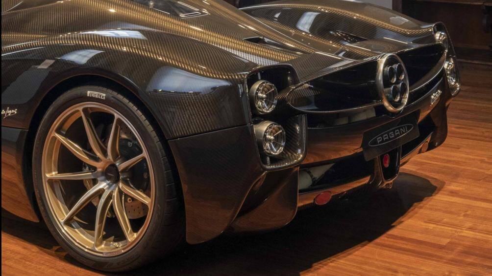 Chưa biết chiếc Utopia có được sản xuất đại trà hay không nhưng với "bộ áo" đặc biệt này chắc chắn sẽ khiến các khách VIP của Pagani phải xiêu lòng