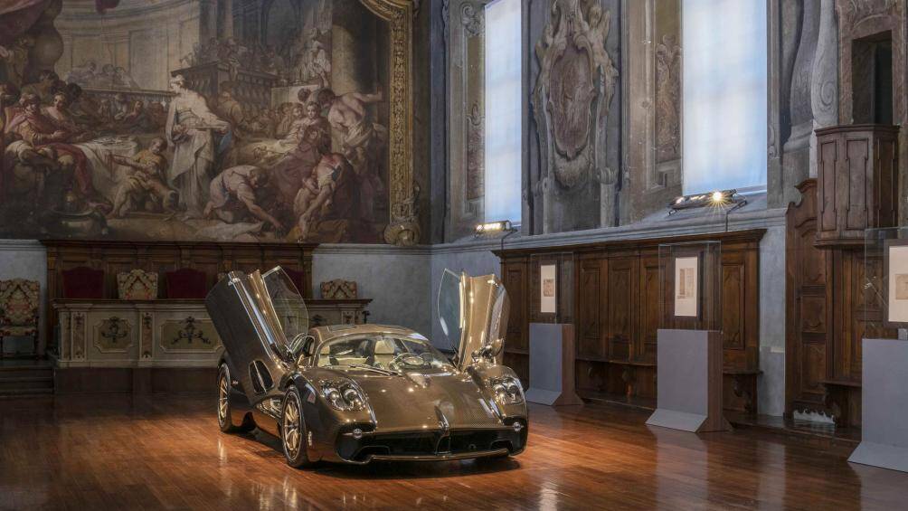 Chiếc Hypercar này được lấy cảm hứng từ tác phẩm của Leonardo da Vinci. Hiện xe đang được trưng bày cạnh các tác phẩm của danh họa này