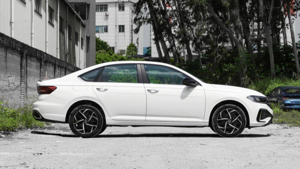 2. Volkswagen Lavida (doanh số: 162 nghìn chiếc)