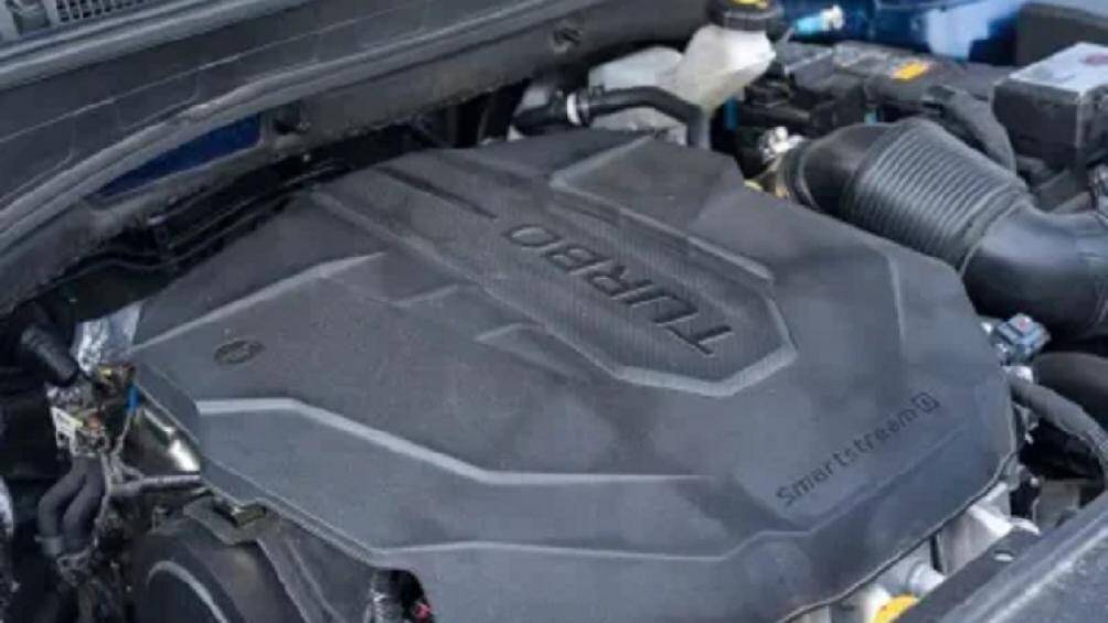 Phiên bản nâng cấp này vẫn có 3 tùy chọn động cơ, gồm: Xăng 4 xi-lanh, dung tích 2.5L với công suất tối đa 281 mã lực và mô-men xoắn cực đại 421 Nm