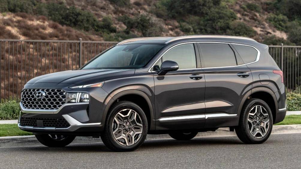 So với phiên bản cũ, bản nâng cấp của Hyundai SantaFe 2023 không có gì thay đổi về thiết kế nhưng lại được bổ sung thêm trang bị