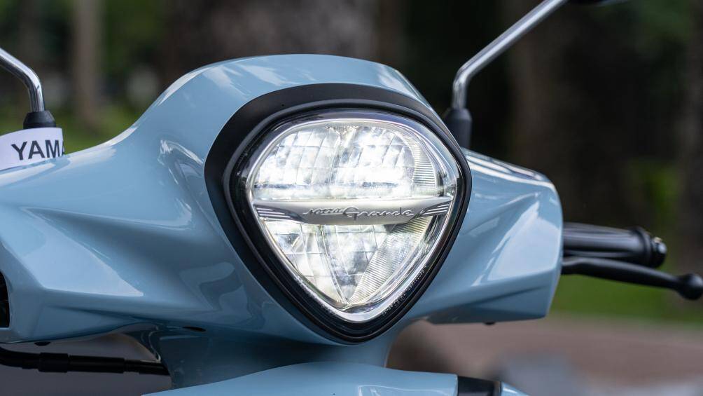 Đèn chiếu sáng phía trước thiết kế hình viên kim cương rõ nét hơn, có kích thước nhỏ vài hài hoà hơn trước