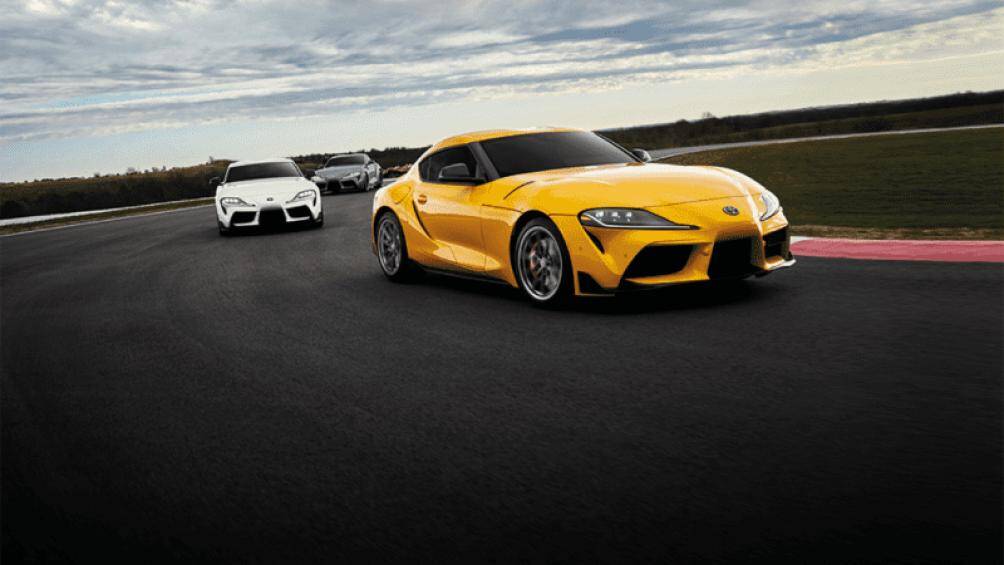 Thêm vào đó là dải đèn LED định vị ban ngày, gương chiếu hậu chỉnh điện có tính năng tự động chống chói, cần gạt nước tự động...