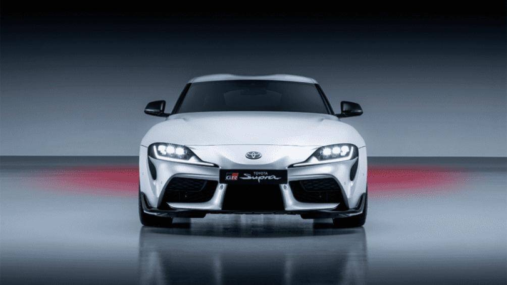 Mẫu xe này còn có những trang bị ngoại thất đáng chú ý như đèn pha LED thích ứng với 6 bóng và tính năng tự động bật/tắt