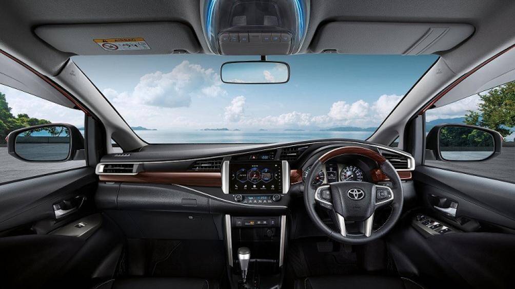 Trong khi đó, các phiên bản hybrid sẽ có thêm cửa sổ trời toàn cảnh Panorama mới