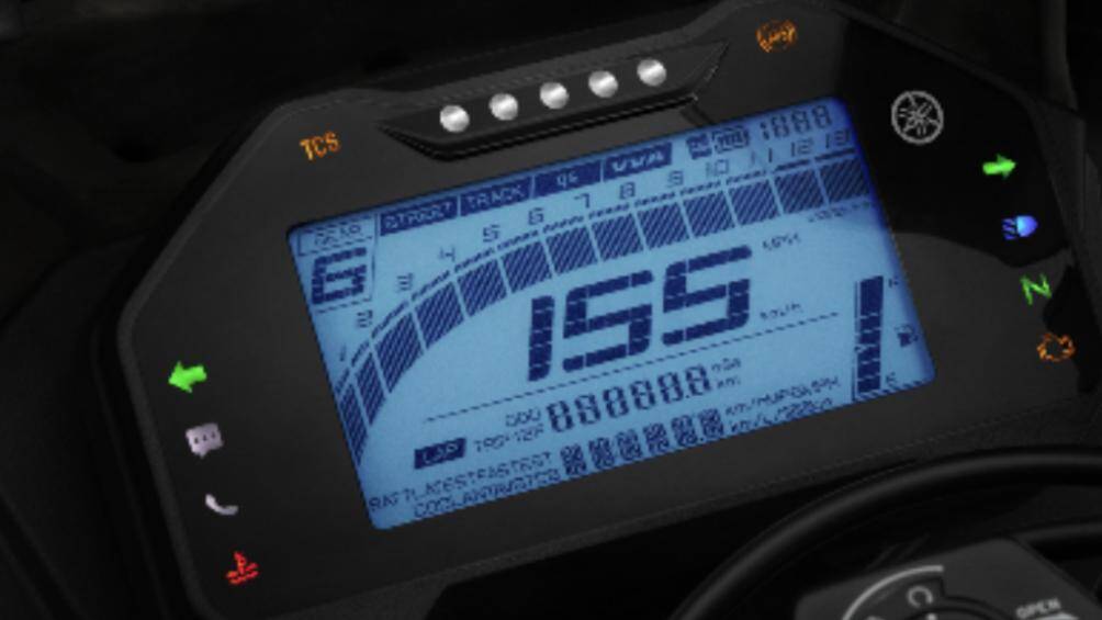 Trên thế hệ mới, Yamaha R15 2022 có thể kết nối xe với điện thoại thông qua ứng dụng Y-connect, giúp nhận thông báo từ điện thoại trong khi lái xe và theo dõi tình trạng của xe trên app một cách dễ dàng