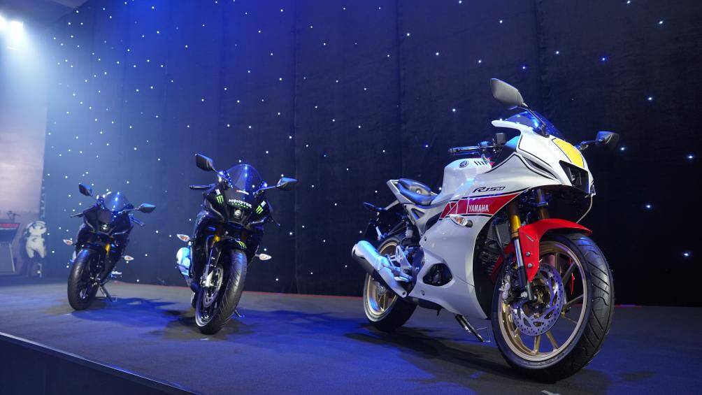 Yamaha R15 2022 được định vị là thế hệ xe đua thể thao hoàn toàn mới, kế thừa công nghệ của huyền thoại trường đua là YZR-M1 và YZF-R1