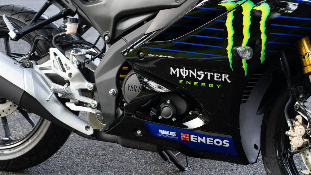 Yamaha R15 2022 sử dụng động cơ 155 VVA, cho công suất tối đa 19,1 mã lực đi kèm hộp số 6 cấp
