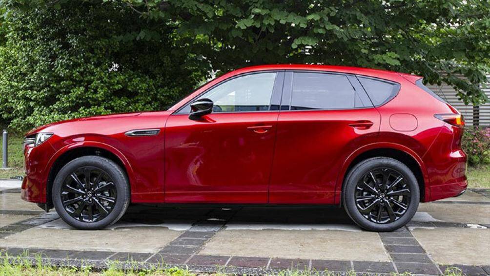 Xe trang bị động cơ xăng SkyActiv-G 4 xi-lanh, dung tích 2.5L, sản sinh công suất tối đa 185 mã lực và mô-men xoắn cực đại 250 Nm