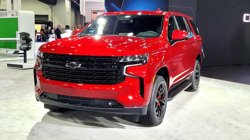 Mẫu xe còn được trang bị gói Luxury Package bổ sung vô-lăng sưởi, hàng ghế thứ hai có sưởi và hàng ghế thứ ba gập điện