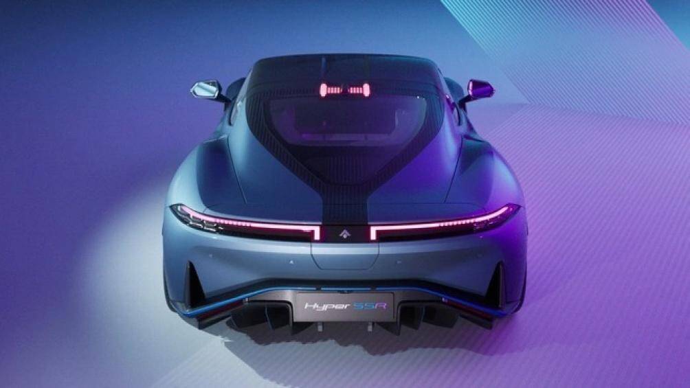 Cung cấp sức mạnh cho Aion Hyper SSR là hai động cơ điện kết hợp tạo ra công suất hơn 1.225 mã lực và mô-men xoắn 12.000 Nm