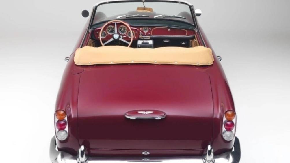 Sau đó xe được bán lại cho nhiều chủ nhân khác tại Chicago, bang Illinois (Mỹ) và Luxembourg