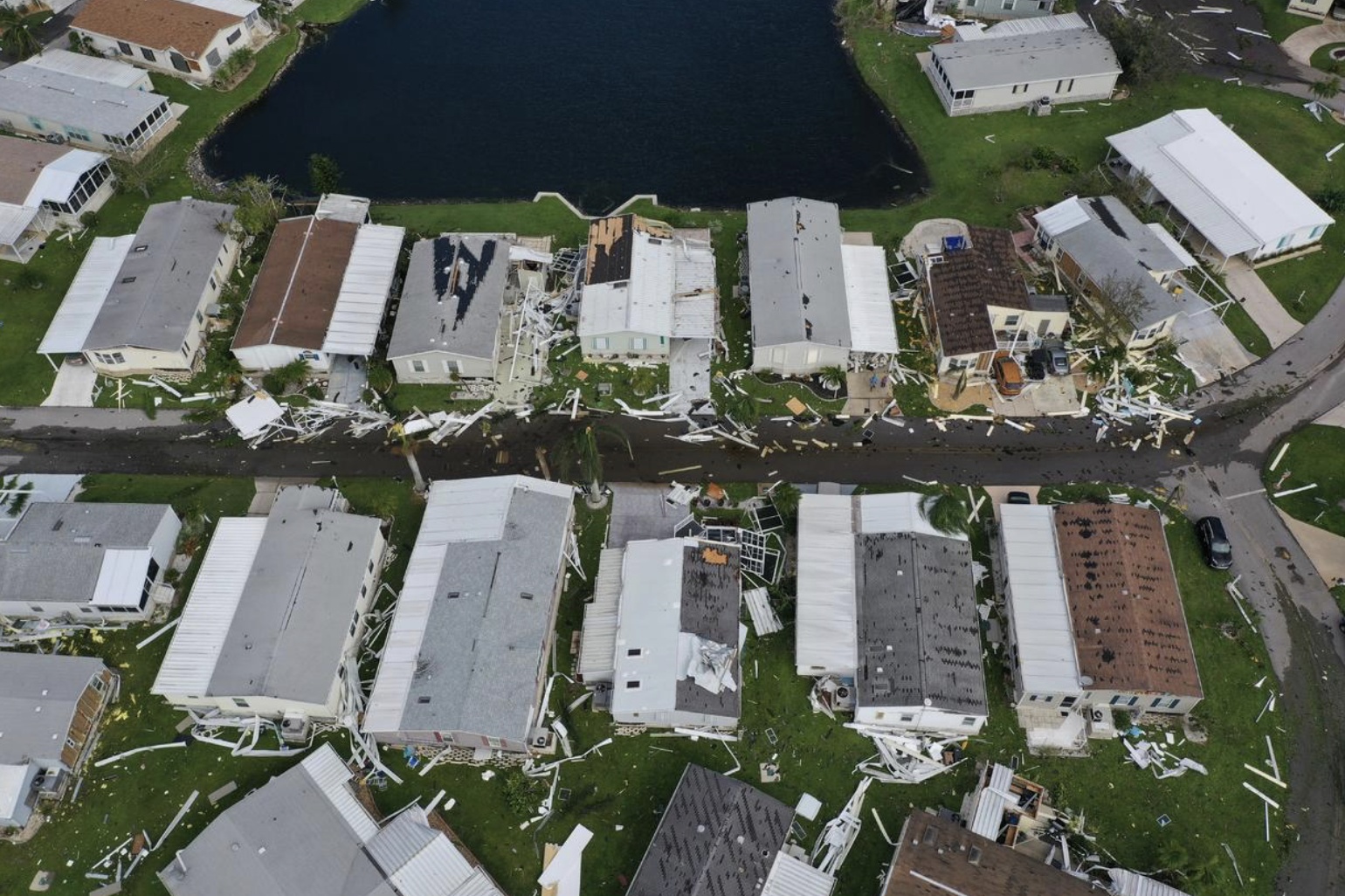 Ngày 29/9, theo giờ địa phương, Thống đốc bang Florida Ron DeSantis cho biết bão Ian đã gây ra tình trạng ngập lụt nghiêm trọng nhất trong 500 năm qua tại bang này.