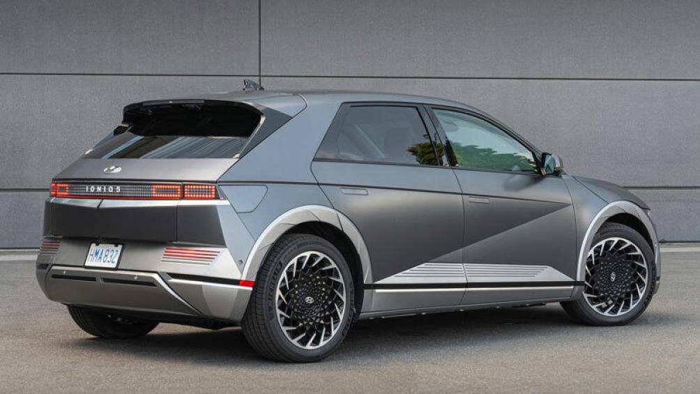 7. Hyundai Ioniq 5 (phạm vi hoạt động mỗi lần sạc đầy: 354 km)