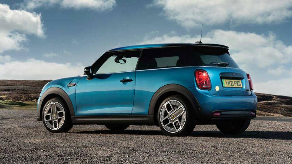 9. Mini Cooper SE (phạm vi hoạt động mỗi lần sạc đầy: 177 km)