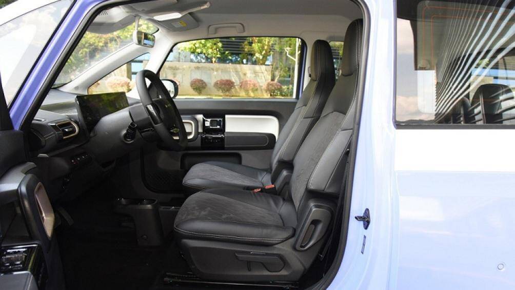 "Trái tim" của KiWi EV 2023 là mô-tơ điện đồng bộ nam châm vĩnh cửu, cho công suất tối đa 40 kW (53 mã lực) ở hai bản thấp và 50 kW (67 mã lực) ở bản cao cấp nhất