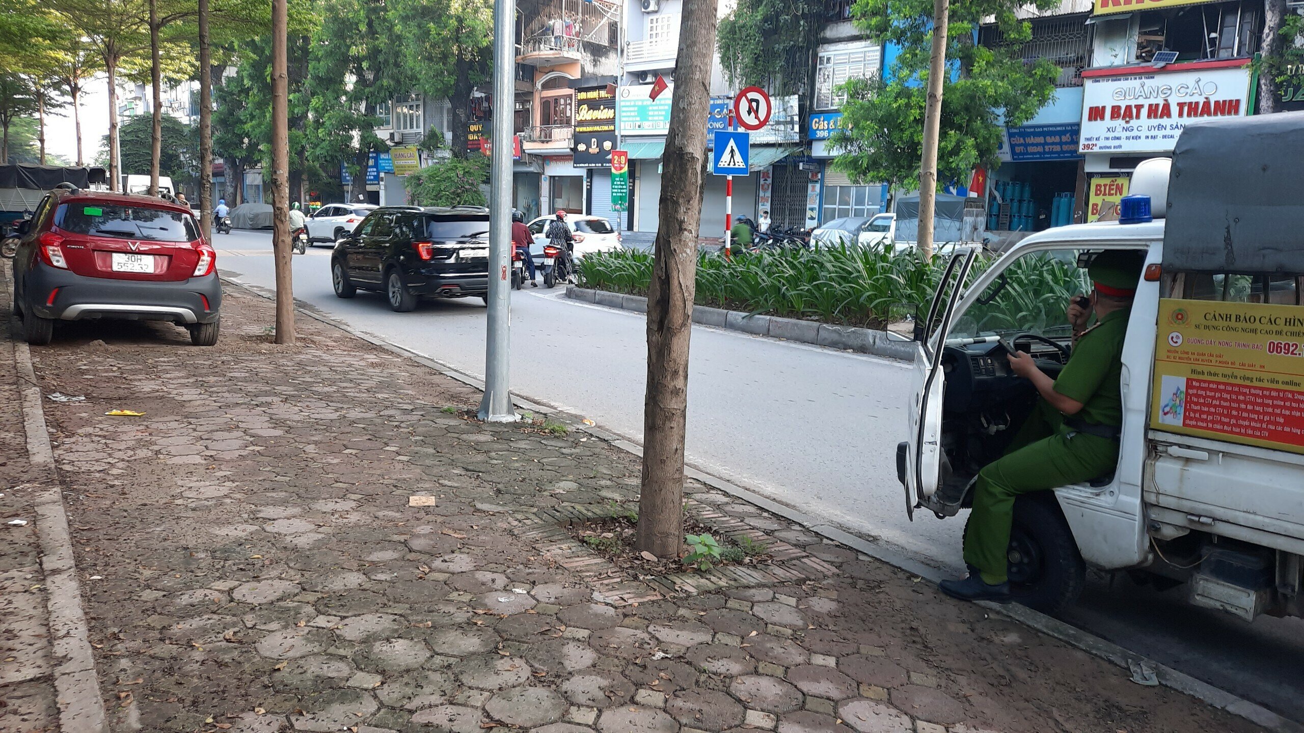 "Công việc xử lý phương tiện dừng đỗ sai quy định nhằm bảo đảm đường thông, hè thoáng được chúng tôi thực hiện thường xuyên, không chỉ đợt cao điểm mới xử lý”, ông Tuấn thông tin.