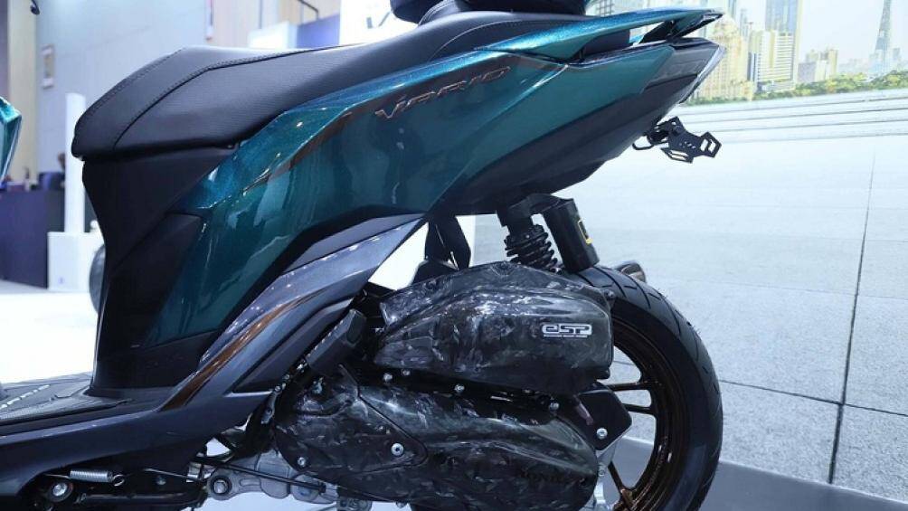 Bình dầu phụ RCB Black Series ở bánh sau, bộ giảm thanh dành cho xe ga Prospeed, lốp trước Sport Zevo 100/80-14,lốp sau Sport Zevo 110/80-14...