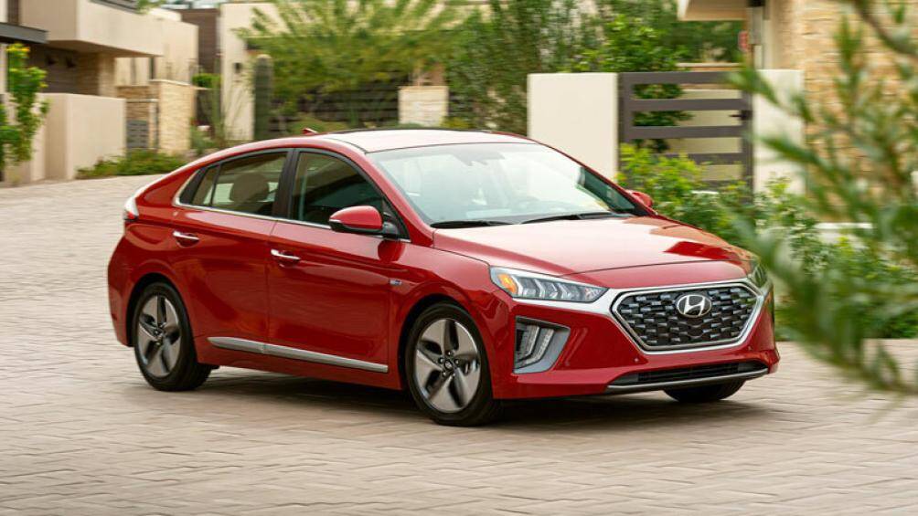 1. Hyundai Ioniq (giá khởi điểm: 26.800 USD)