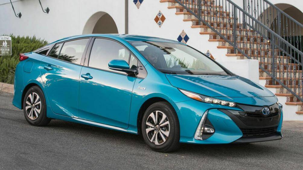 3. Toyota Prius Prime (giá khởi điểm: 31.645 USD)