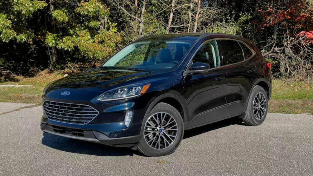 6. Ford Escape Plug-In Hybrid (giá khởi điểm: 36.950 USD)
